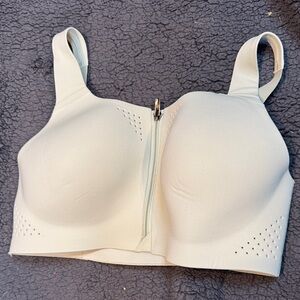 Victoria’s Secret featherweight max sports bra